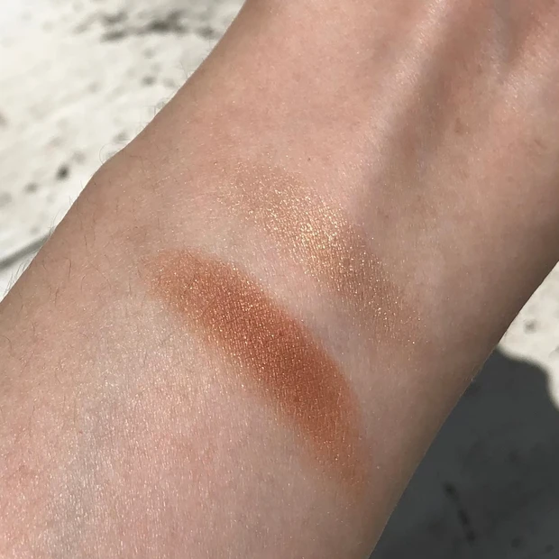 【日焼けメイク】太陽に愛されたお肌になる！ソーラーグロウ イルミネーティングパウダー デュオ【夏肌】_2_2