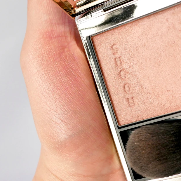 スック(SUQQU)メルティングパウダーブラッシュ 09 可憐咲-KARENZAKI スウォッチ