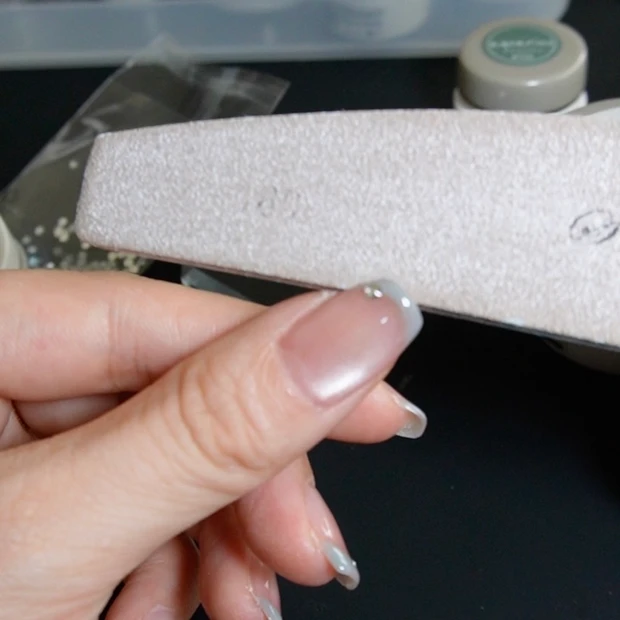 セルフで簡単!夏のネイルデザイン【マグネット×くすみブルー×100均ストーン】で涼しげうるうるネイル_12_1