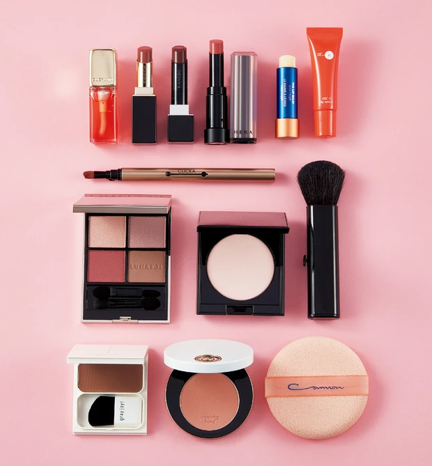 医師・友利 新の ポーチの中身を公開！ 清潔感&生命感をつくるコスメは？