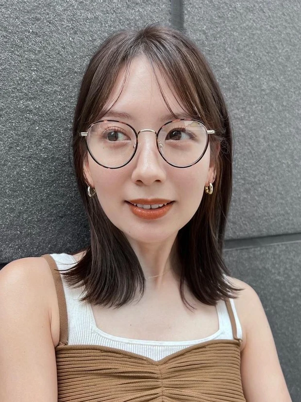 ヘアカタログ ミディアム ミディアムヘア 前髪あり オーダー方法