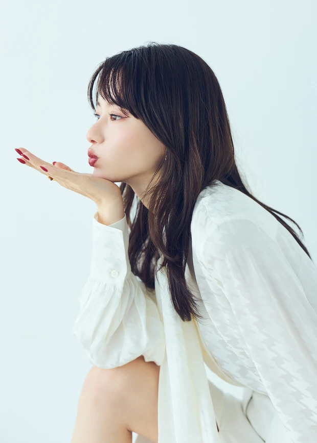 山本舞香さんが「オンニメイク」で韓国俳優のような美人オーラを纏う