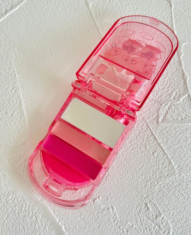 マキア サンリオコラボコスメ AMUSEリップ&チークセルフォン 中身