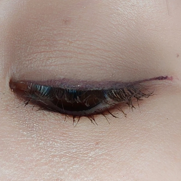 【ヴィセ ニュアンス マット クリエイター2色をスウォッチ！】透け感マットで立体的で上品な目元に。マット苦手さんこそ使ってみて♡_6_2