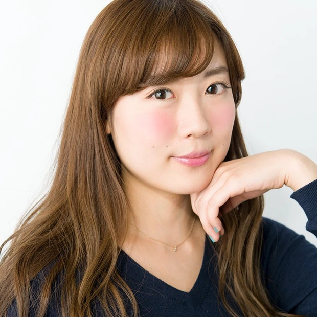 トレンドの高めチークは20代前半まで!? 大人女子の今っぽチーク、コレが…