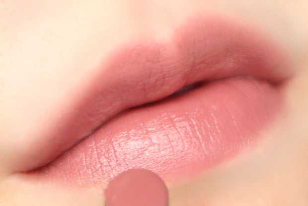 キス リップアロー 03 着画 色 パーソナルカラー