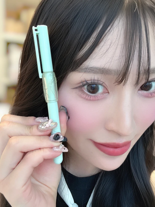 minum ぷにゅグリップライナー 03グレージュ　使用イメージ