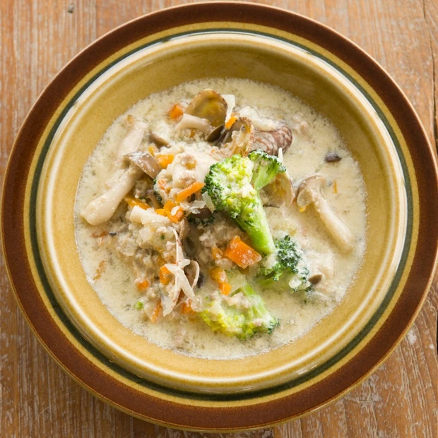 【美容スープレシピ】「しめじとあさりの豆乳ポークレモンチャウダー」