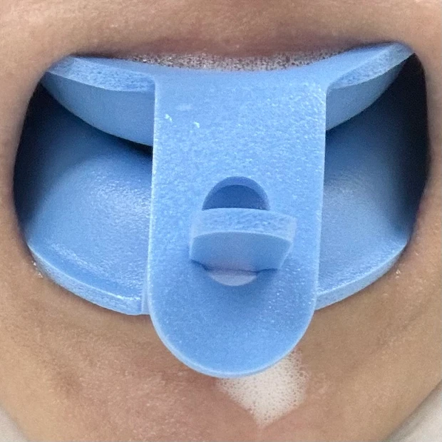 「この泡,何？」口にはめて3分で虫歯予防。_1_2