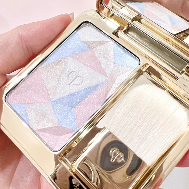 【新作コスメ】宝石の輝きを宿す！話題のクレ・ド・ポー ボーテのハイライティングパウダーの実力を徹底調査_4