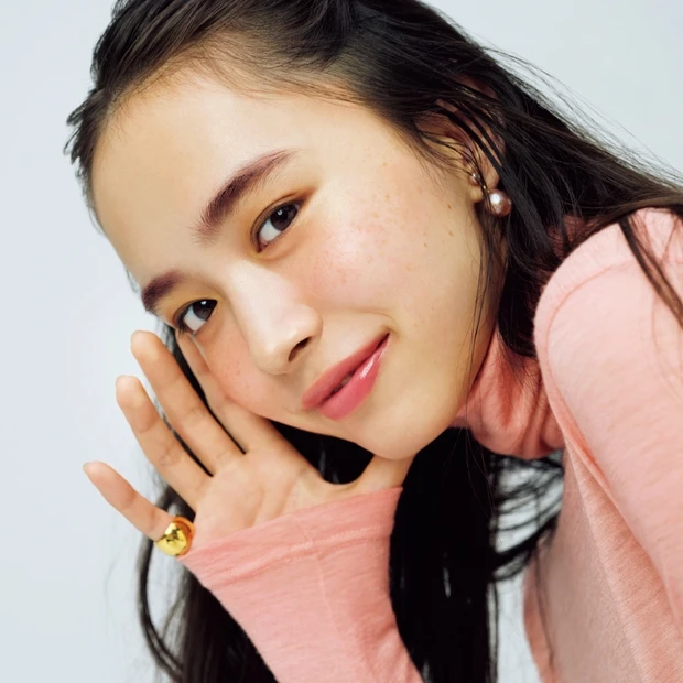 くすみピンクを眉に！ トレンド眉のひとつ、「赤みソフト眉」のHow to…