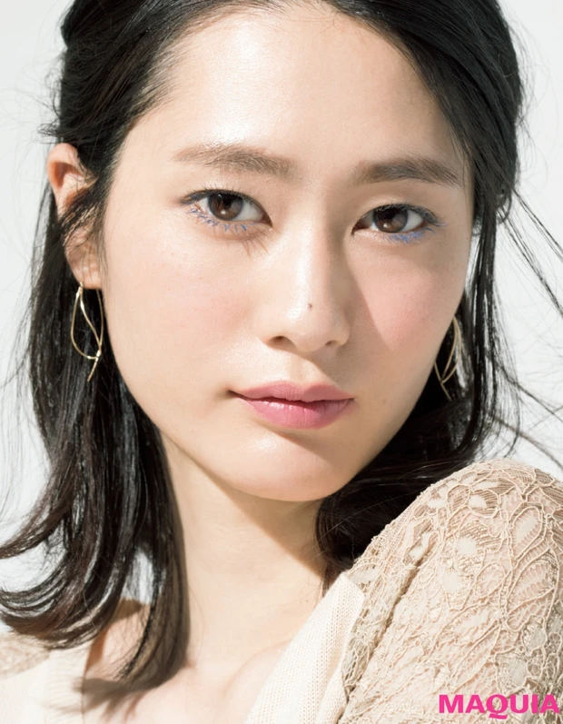 色っぽい!“魅惑のネイビー”テク