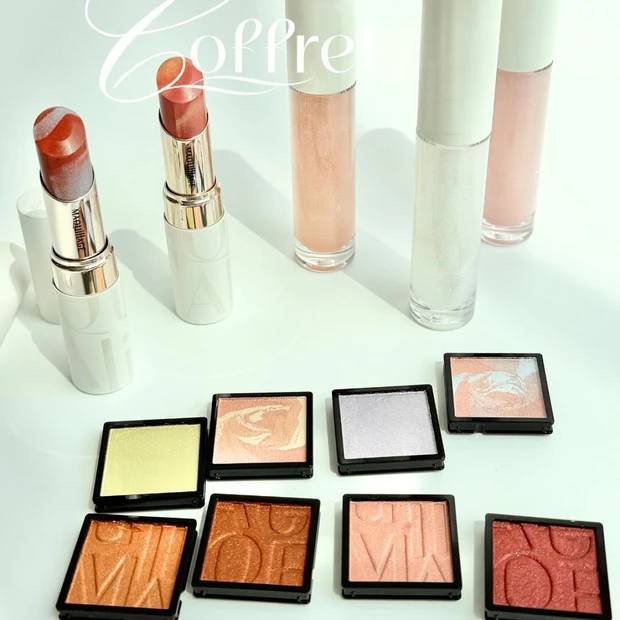 マキアージュのホリデー限定コレクションをスウォッチ！ 意外な組み合わせが楽しいカラー満載【クリスマスコフレ2025】