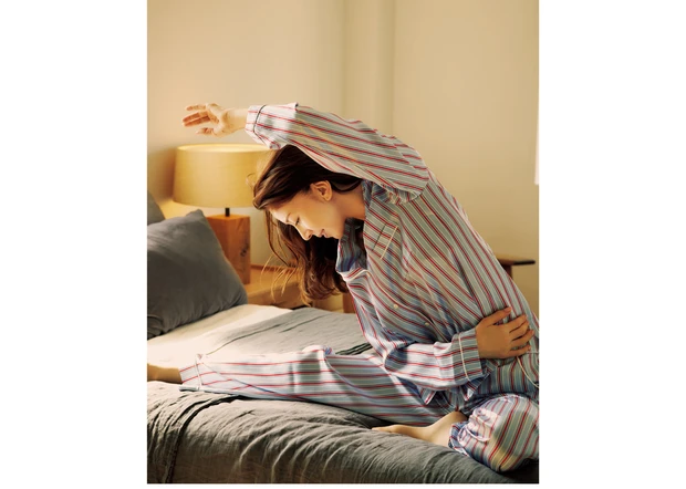 ストレッチをする君島十和子さん