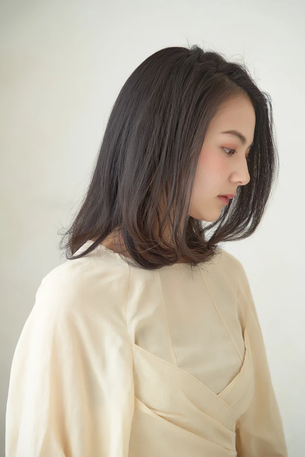 【大人のトレンドヘア】ワンカール巻くだけでグッとお洒落に! 大人の美人印象ミディアム_2_1