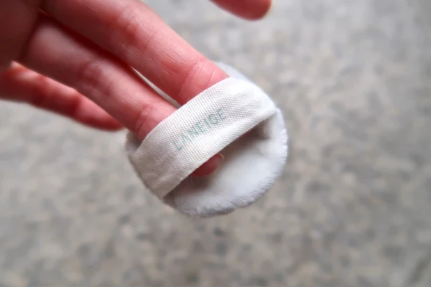 LANEIGE(ラネージュ)  ネオ エッセンシャル フィニッシュパウダーのパフ②