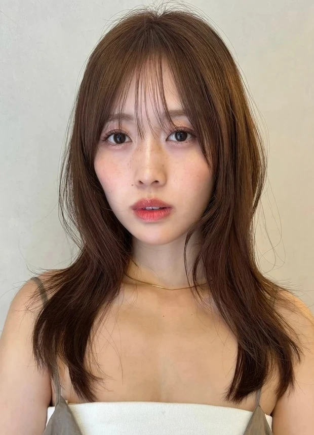 Belleの髪型・ヘアスタイルまとめ_ミディアムヘア_【最新ミディアム】ボリューム×抜け感が新しい! ふんわりミディアムレイヤーヘア