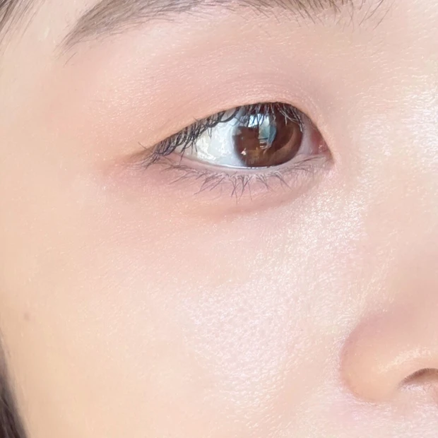 KATE（ケイト） バウンシーチークシャドウ OR-1 パウダリーアプリコットのメイク例