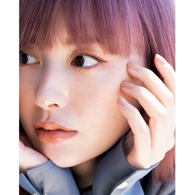 目のキワに赤が新鮮！ 鮮度たっぷりの眼差しを叶える「赤」アイライナーの使…