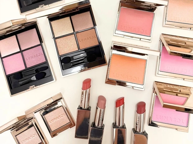 ルナソルの春新色を早くもスウォッチ！ 注目はベージュ系アイパレット【春コスメ2026】