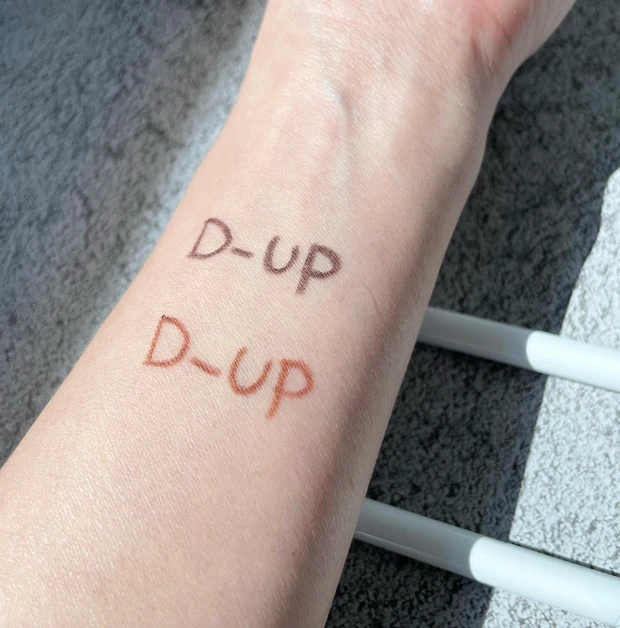 スルスル描き心地最高♪ふわとろ質感
D-UP／ディーアップ『エアクリームペンシル』✨
春メイクにピッタリ！ブラウンカラー２色ご紹介✨

_3_1