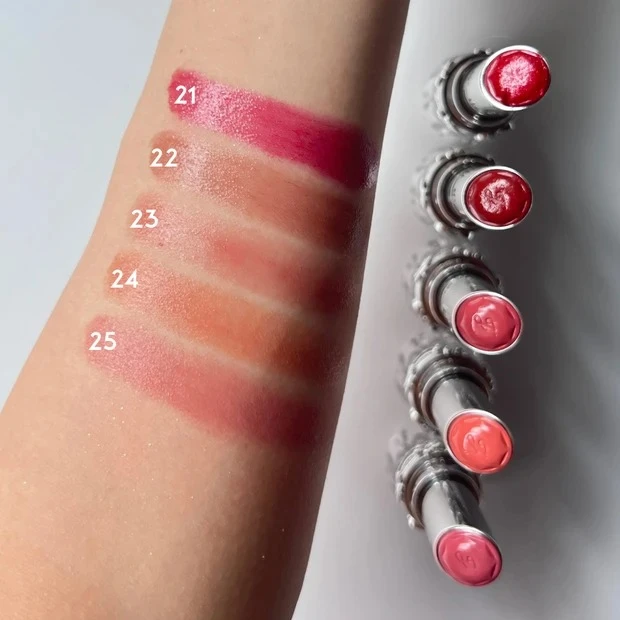 リップブロッサム グロウのスウォッチ