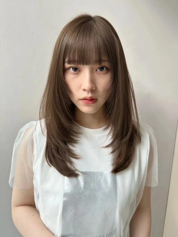 Un amiの髪型・ヘアスタイルまとめ_ミディアムヘア_【姫カットミディ】厚め前髪×前上がりシルエットで小顔見え♡大人のトレンドミディアム
