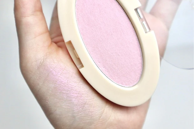 ラカ ドリームビームハイライター 02 ピンクビーム スウォッチ