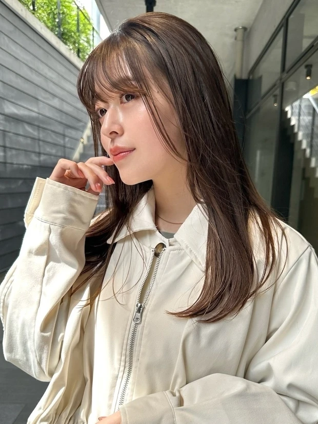 セミロング　ヘア　髪型　ヘアスタイル　前髪あり　ヘアカラー