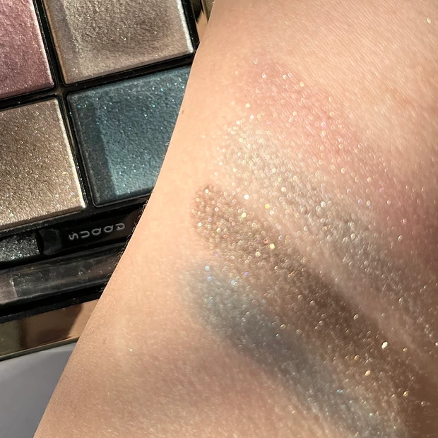 メイクアップキット六花　リッカ　RIKKA　ニュアンス アイライナー 110 アイスグレー　デューイー リクイド ブラッシュ 101 花彩洸　　シグニチャーカラーアイズ