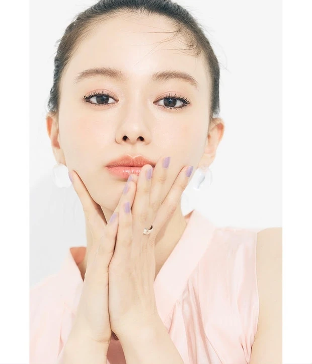 【8位】山本舞香さんが束感まつ毛と艶リップで韓国アイドル風にイメチェン!