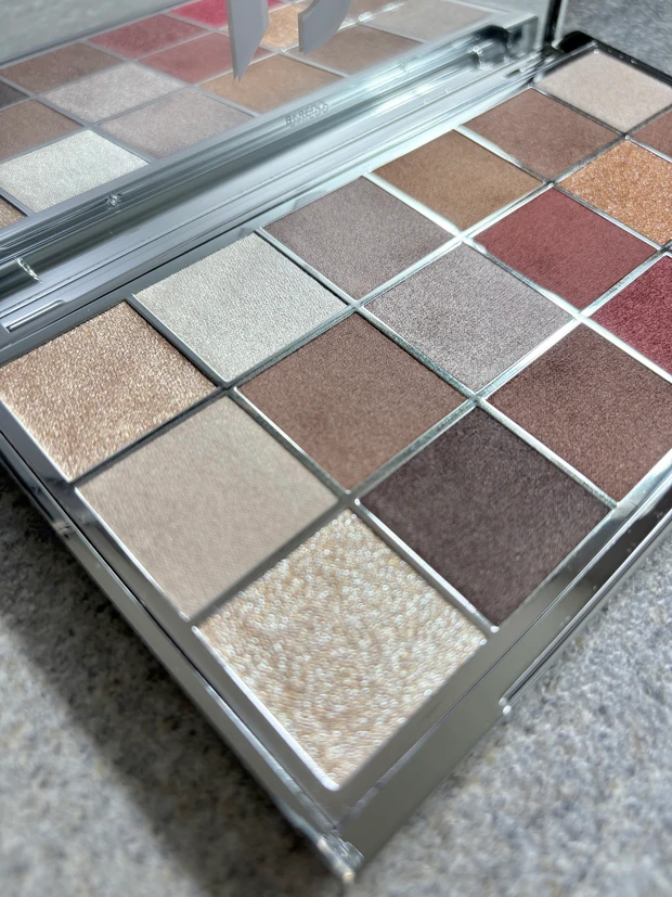 バイレード アイシャドウ ビブリオフィリア アイシャドウ パレット 新作 新色 Byredo スウォッチ