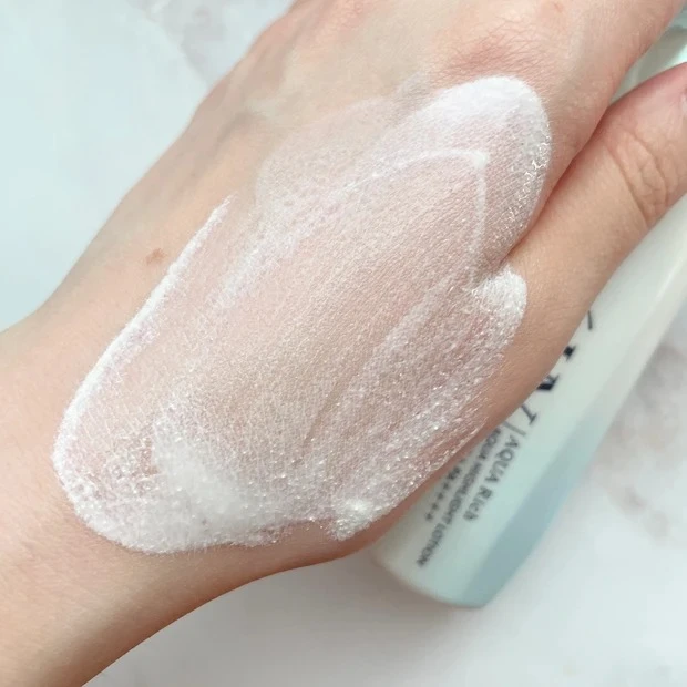 ビオレUV アクアリッチ アクアハイライトローション（水層ハイライトUV） 口コミ 伸ばす前