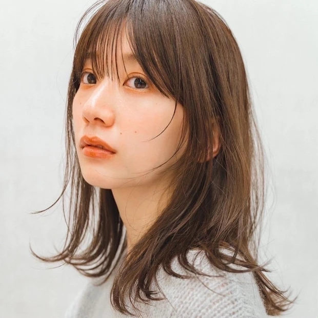 ミディアム ヘアスタイル ヘアカタログ 2022 30代 40代