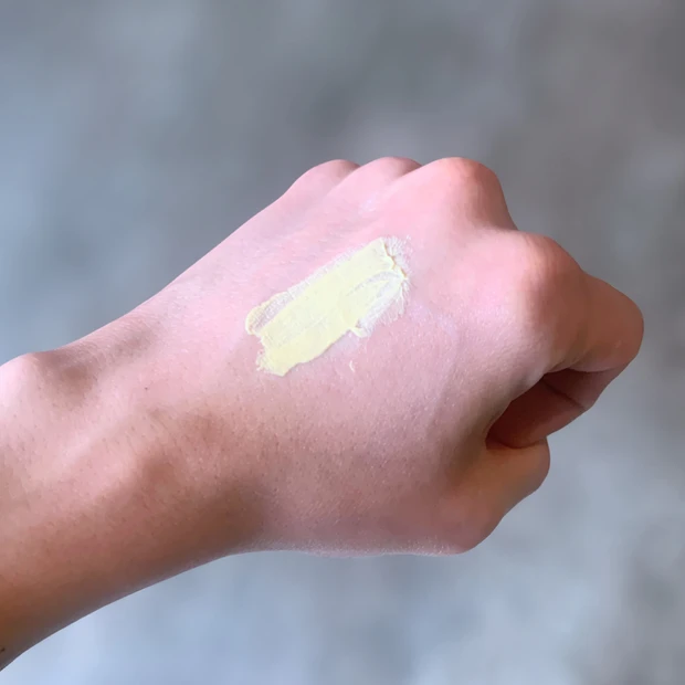 ALLIE クロノビューティ フラットスムースフィルターＵＶの色味とテクスチャー