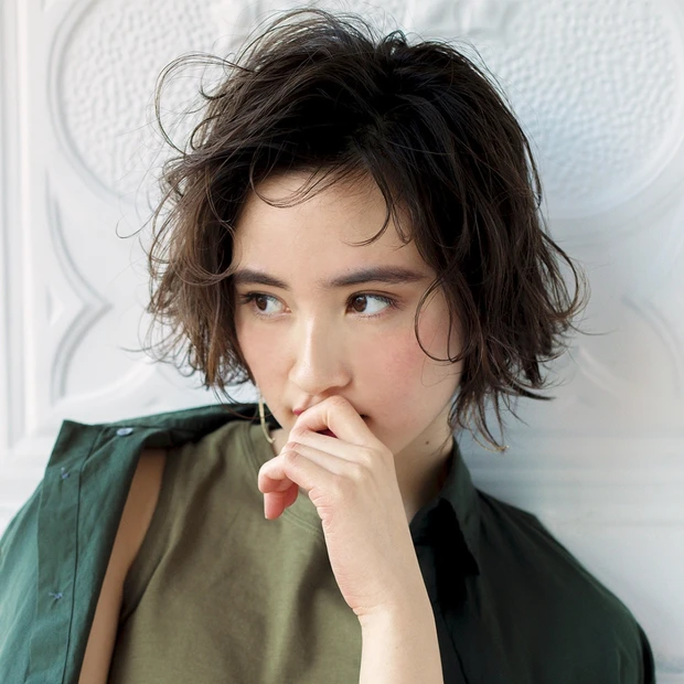 エアリー×ウェットが今っぽい、大人に似合うラフウェーブショート