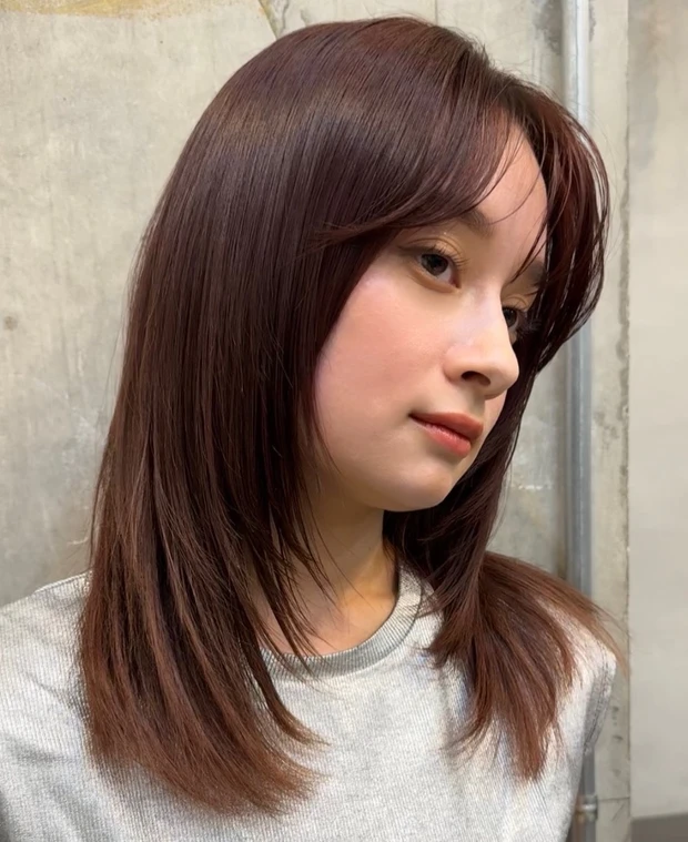 ミディアム ヘア 髪型 ヘアスタイル 前髪あり シースルーバング レイヤーヘア