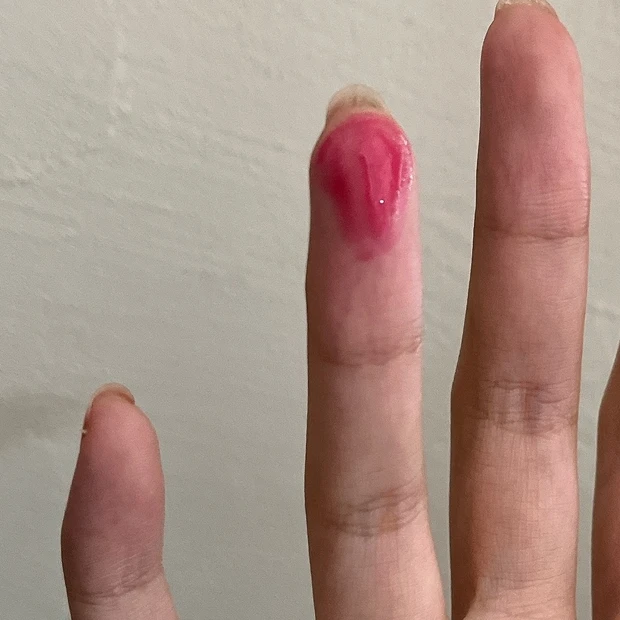 【メガ割おすすめ】じゅんわりジューシー発色!クリオ エッセンシャルリップチーク タップ 05 チェリーシャワー_2_1