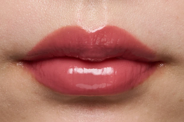 プチプラリップ ブルベ冬 ヴィセ エッセンス プランプバーム RD680 スウォッチ