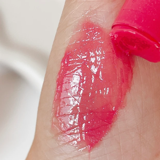 メンソレータム リップフォンデュ新色 ロゼピンク スウォッチ