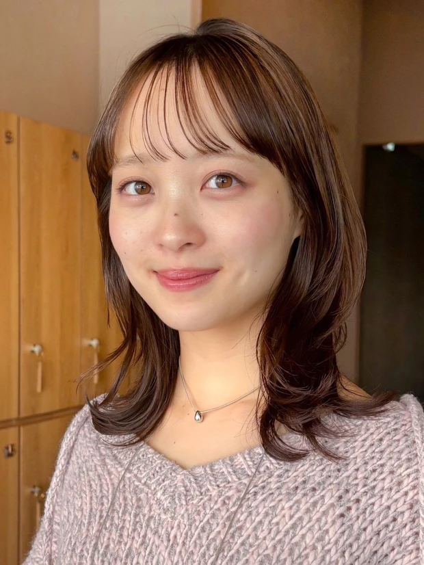 髪型　ミディアムレイヤー　ミディアムヘア　小顔ヘア　正面