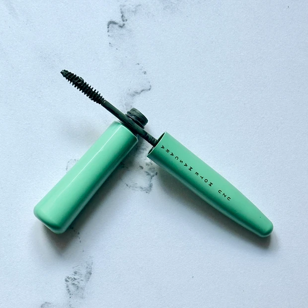 UZU MOTE MASCARA カーキ