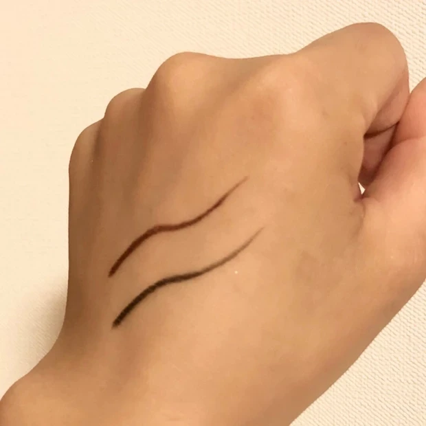 【セブン コスメ】パラドゥ ペンシルアイライナーex スウォッチ