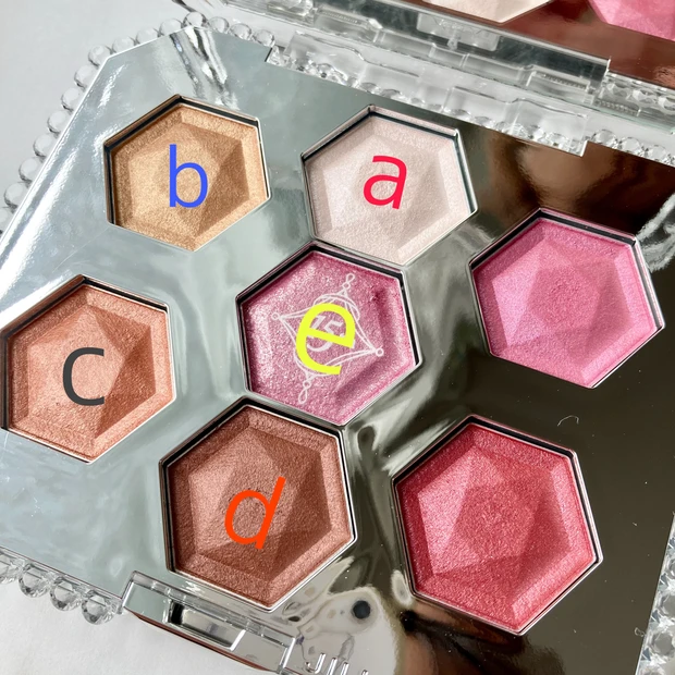 今年の秋は、何色の目元メイクでお出かけする？秋新色コスメを使った、秋メイクをご紹介♡♡_2_1