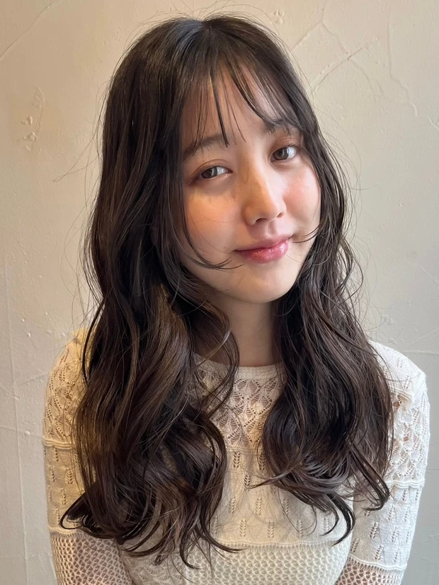 ヘアカタログ ロング ロングヘア 前髪あり サイド