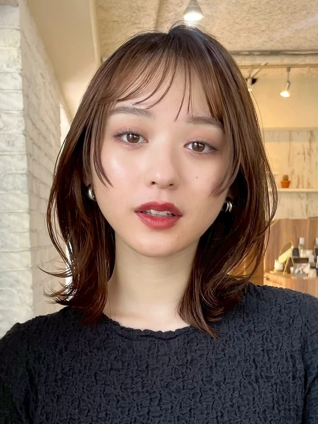 髪型　ミディアムレイヤー　ミディアムヘア　シースルーバング　カットのポイント