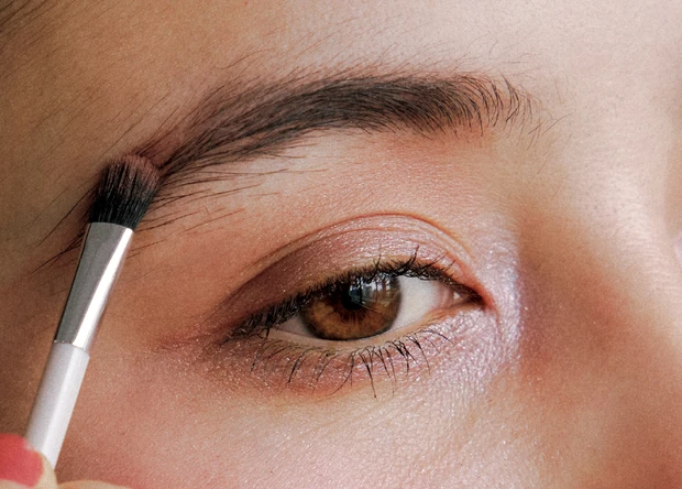 トレンド眉 「ストロベリーラテ眉」の描き方1