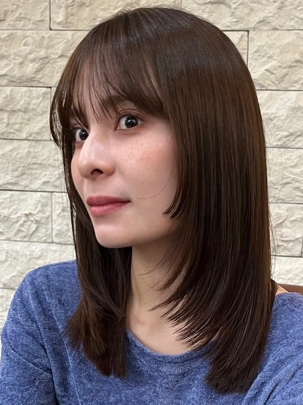 セミロングヘア　サイド　小顔　セミロング