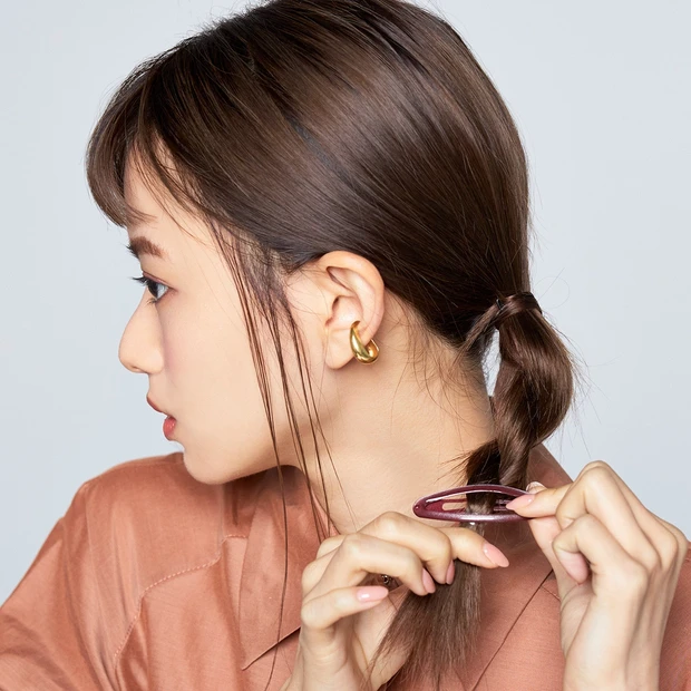 【山本舞香】こなれ感抜群の大人ヘルシーなロープ編み5