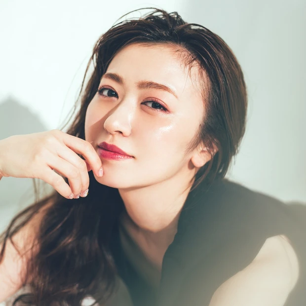 KATEの“ちょい足し”オイルで大人メイク！ 千葉由佳が選ぶ、あると便利…